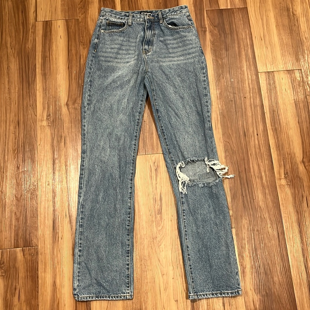 Women straight leg ripped jeans